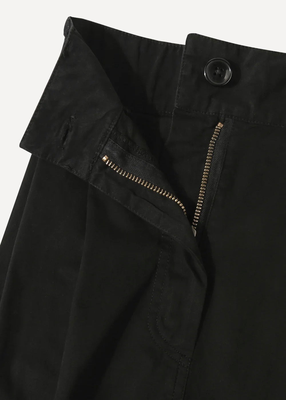 Jinoli Crisp Skirt — BLACK
