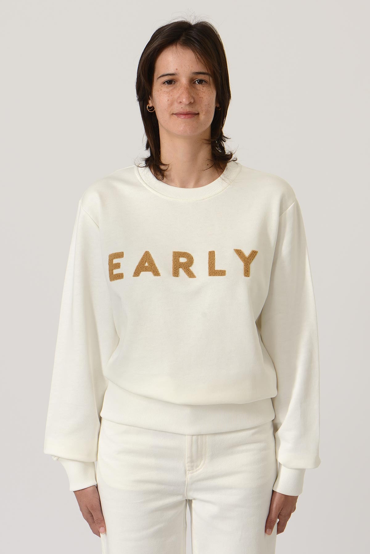 Early High-Stitch Logo Sweat — ECRU/LATTE