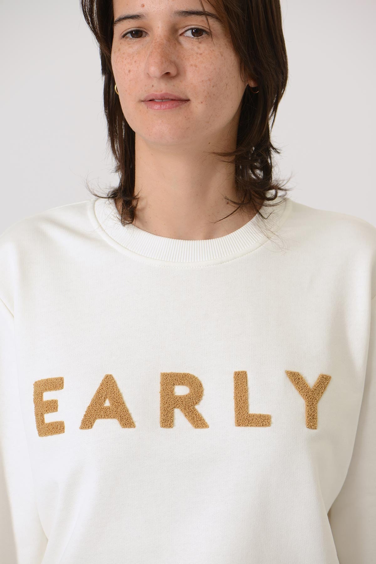 Early High-Stitch Logo Sweat — ECRU/LATTE