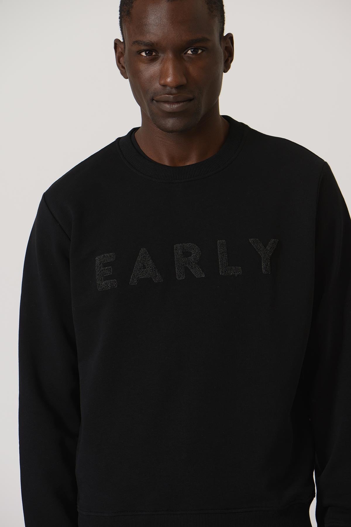 Early High-Stitch Logo Sweat — BLACK