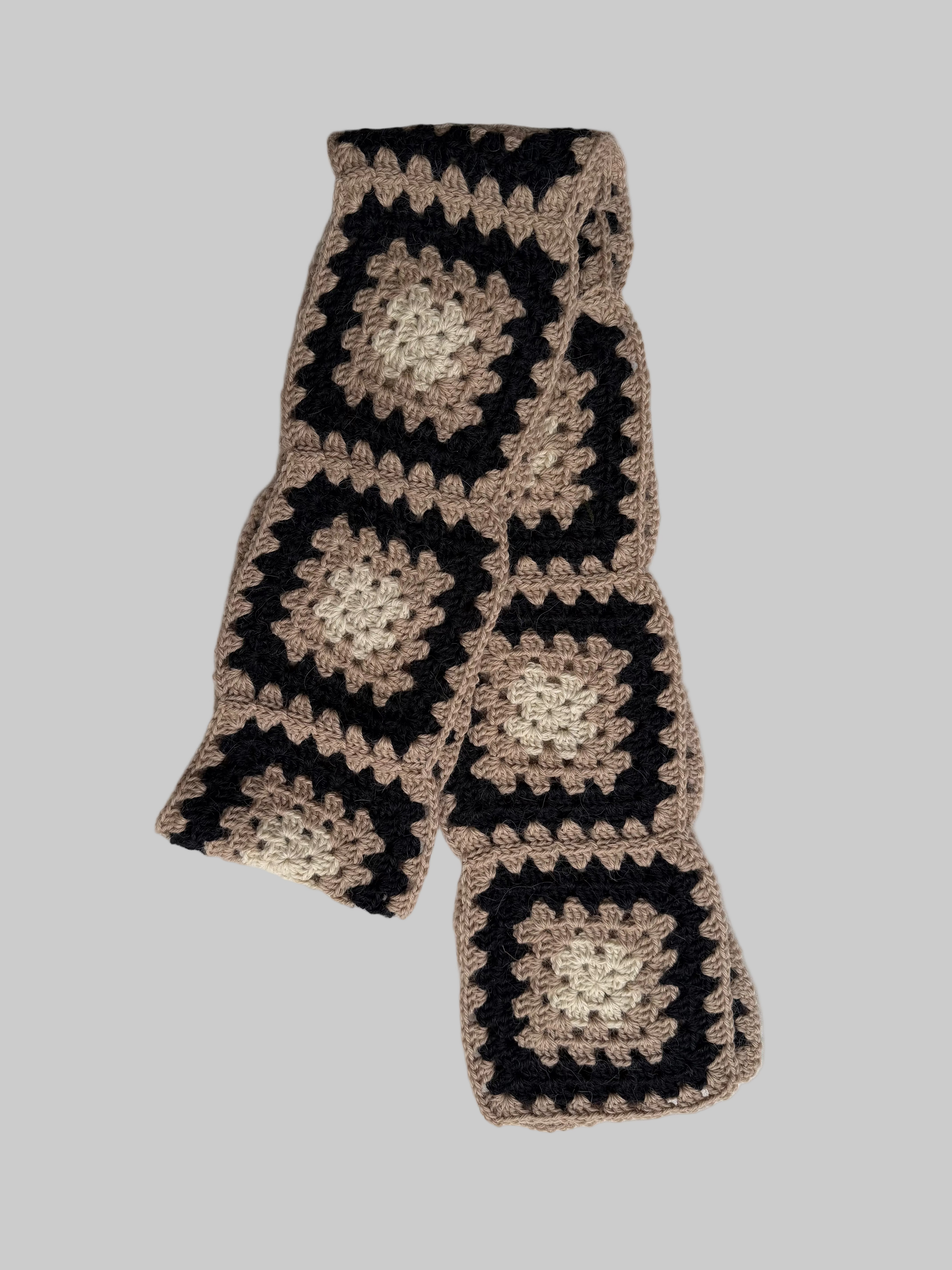 EARLYMADE Hand-knitted Granny Squares Scarf — NAVY/NUTSHELL/PARCHMENT — UNIQUE