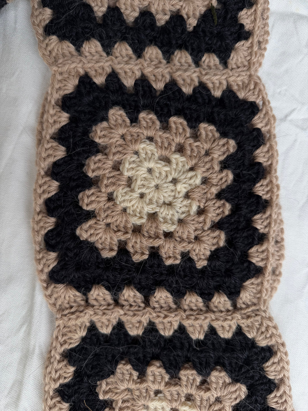 EARLYMADE Hand-knitted Granny Squares Scarf — NAVY/NUTSHELL/PARCHMENT — UNIQUE
