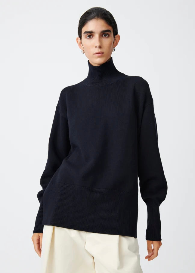 Viere Knit Jumper — DARK NAVY