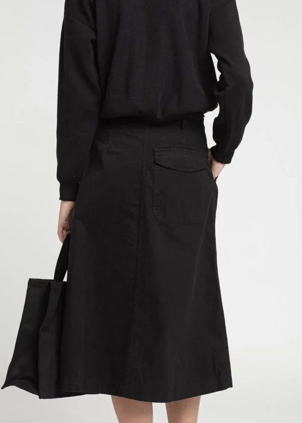 Jinoli Crisp Skirt — BLACK