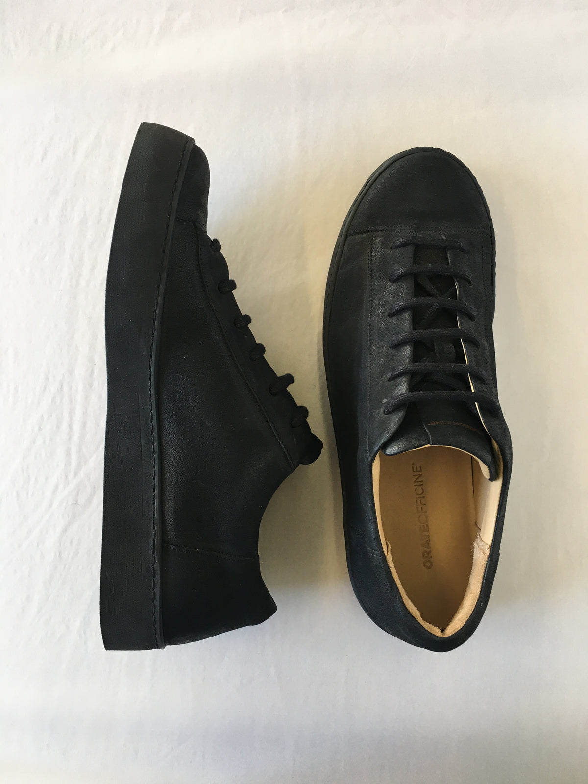 Ezequiel Leather Low Top Trainer — BLACK